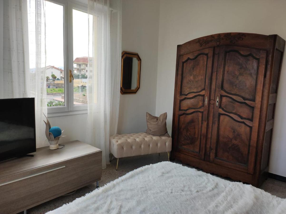 Appartamento Vicino Al Mare Con Parcheggio Riva Ligure Bagian luar foto