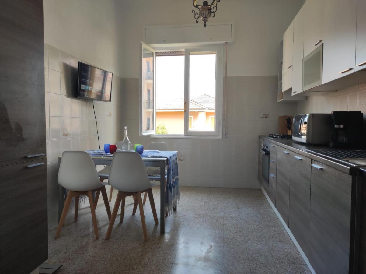 Appartamento Vicino Al Mare Con Parcheggio Riva Ligure Bagian luar foto